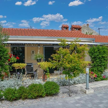 Kaštela Issa Holiday Home - 3 Min Walk To Beach מראה חיצוני תמונה