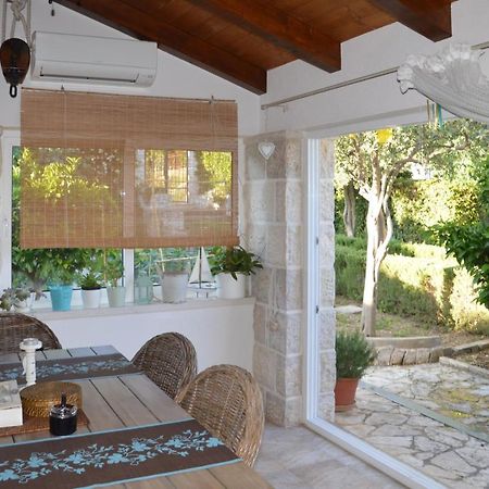 Kaštela Issa Holiday Home - 3 Min Walk To Beach מראה חיצוני תמונה