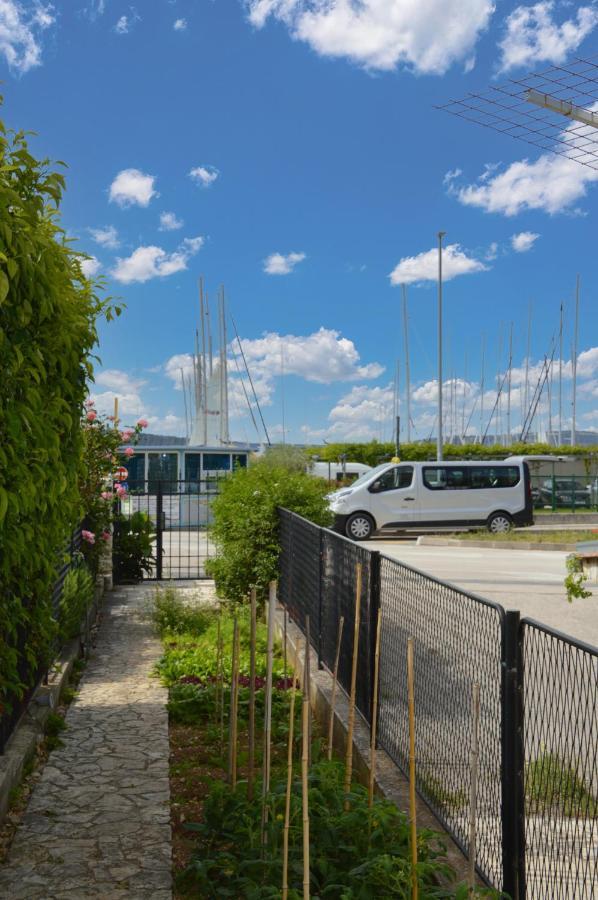 Kaštela Issa Holiday Home - 3 Min Walk To Beach מראה חיצוני תמונה