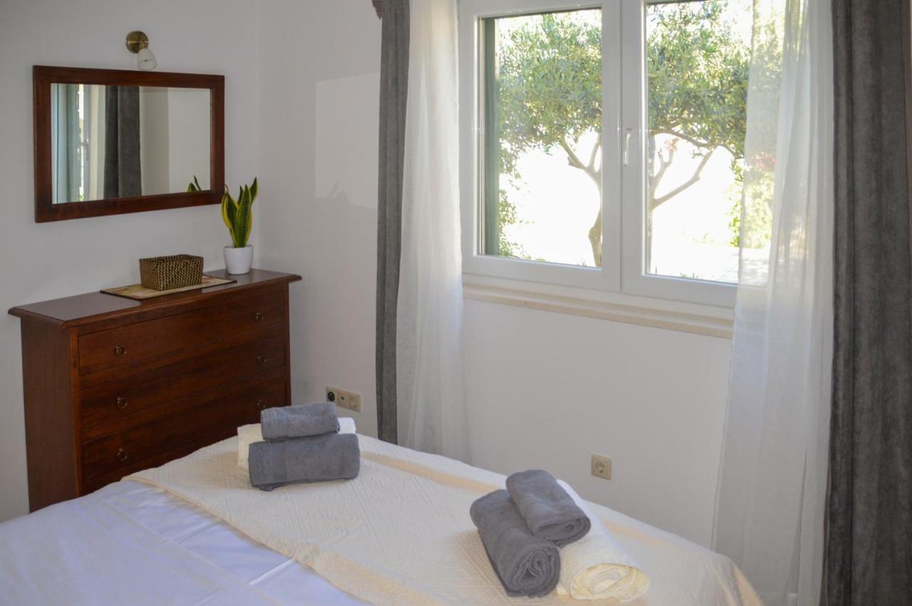Kaštela Issa Holiday Home - 3 Min Walk To Beach מראה חיצוני תמונה