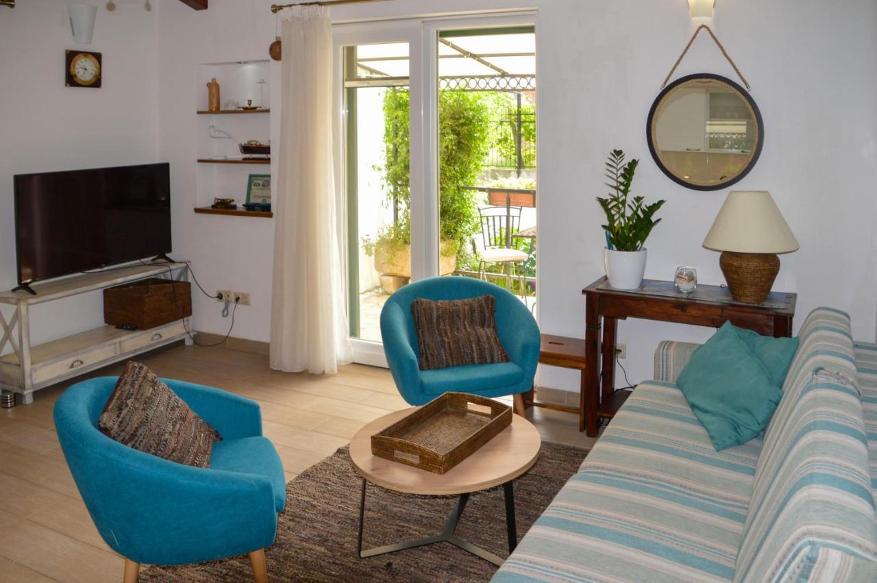 Kaštela Issa Holiday Home - 3 Min Walk To Beach מראה חיצוני תמונה