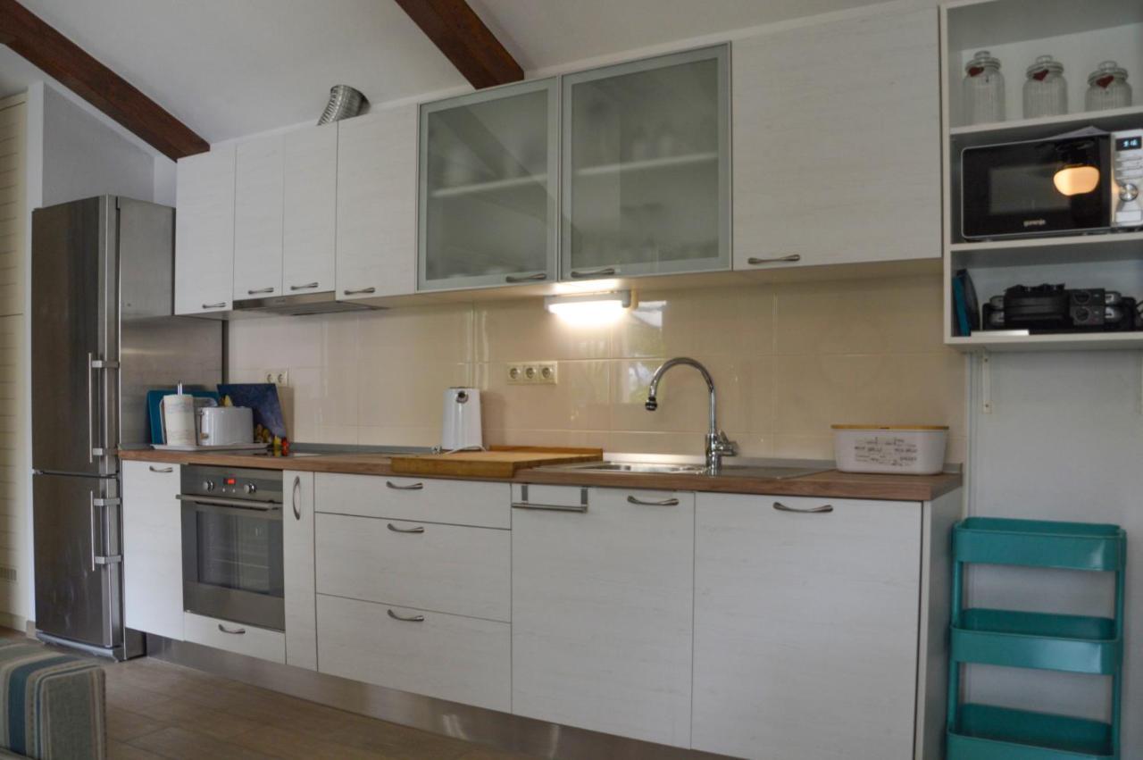 Kaštela Issa Holiday Home - 3 Min Walk To Beach מראה חיצוני תמונה
