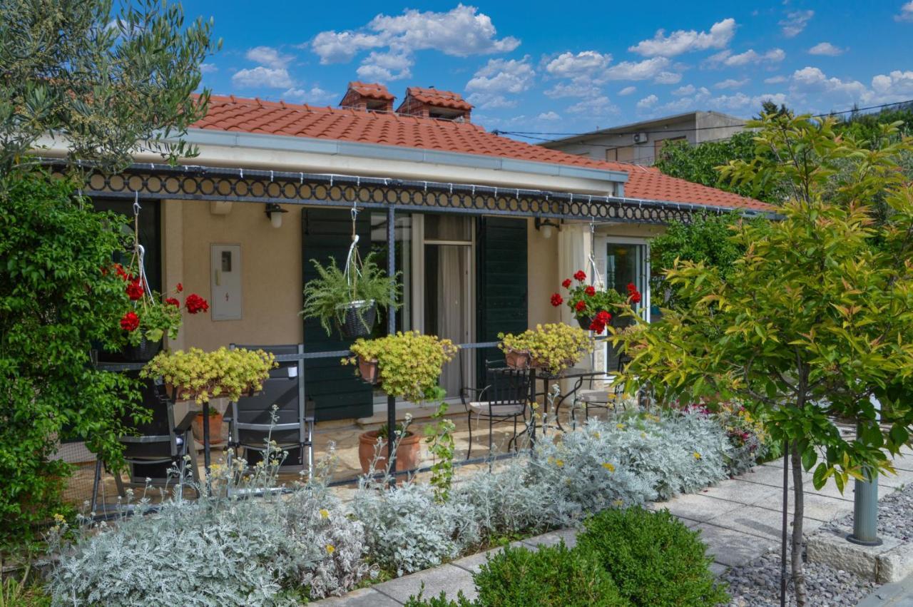 Kaštela Issa Holiday Home - 3 Min Walk To Beach מראה חיצוני תמונה