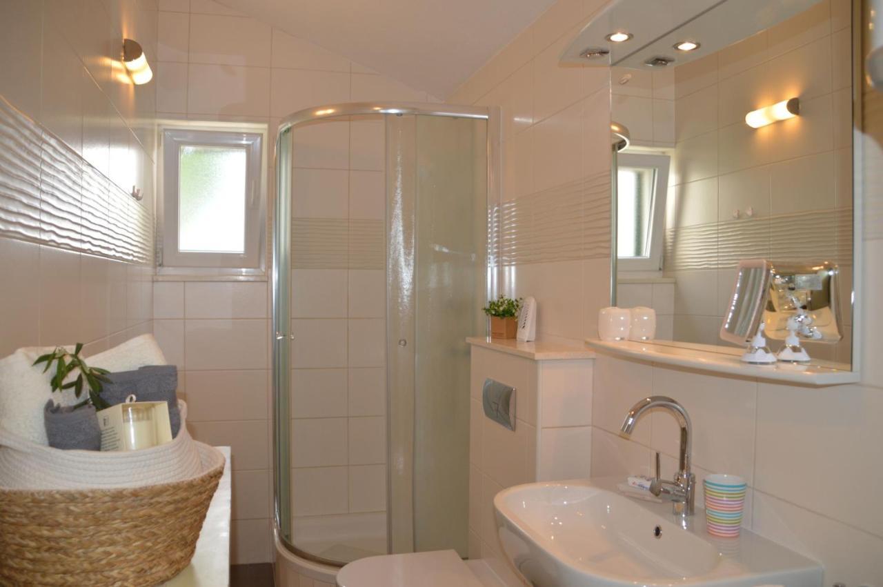 Kaštela Issa Holiday Home - 3 Min Walk To Beach מראה חיצוני תמונה