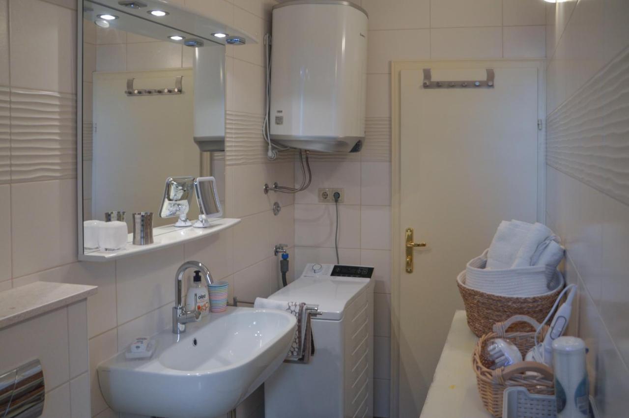 Kaštela Issa Holiday Home - 3 Min Walk To Beach מראה חיצוני תמונה