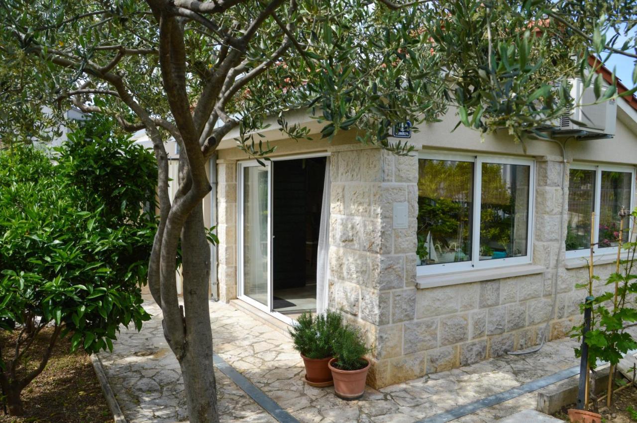 Kaštela Issa Holiday Home - 3 Min Walk To Beach מראה חיצוני תמונה